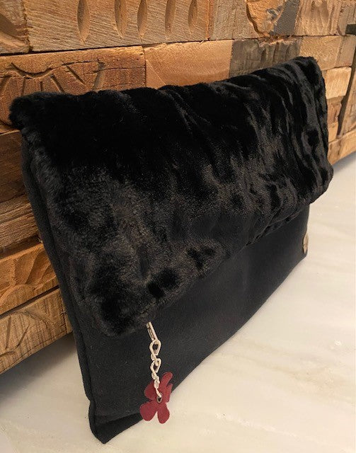 μαύρος γουνινος φακελος clutch